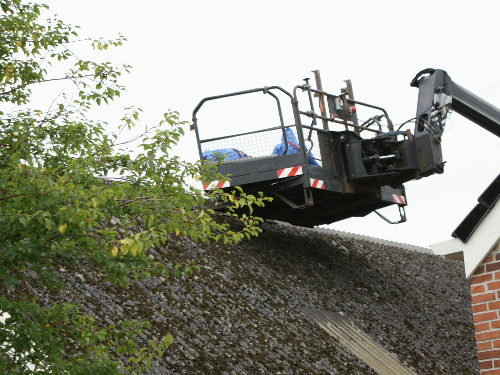 Reportage asbestsanering Man&Mach in themanummer Boerderij